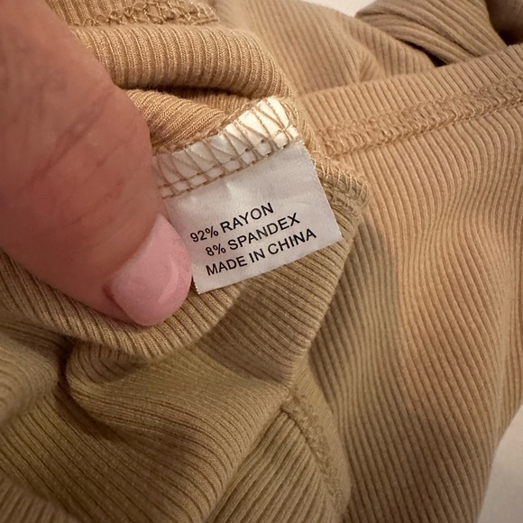 Unknown brand, size M, light tan ribbed long sleeve stretch tshirt - Picture 3 of 4